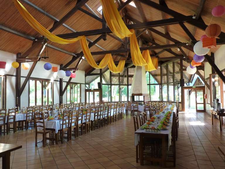 Salle à manger préparée pour shabbat